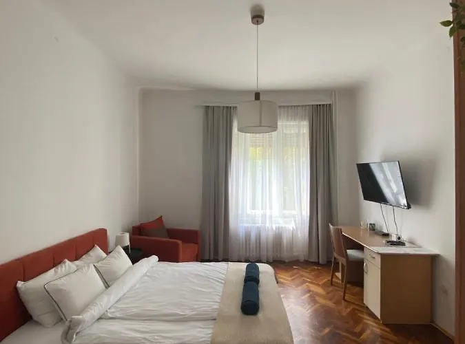 Flora Apartment