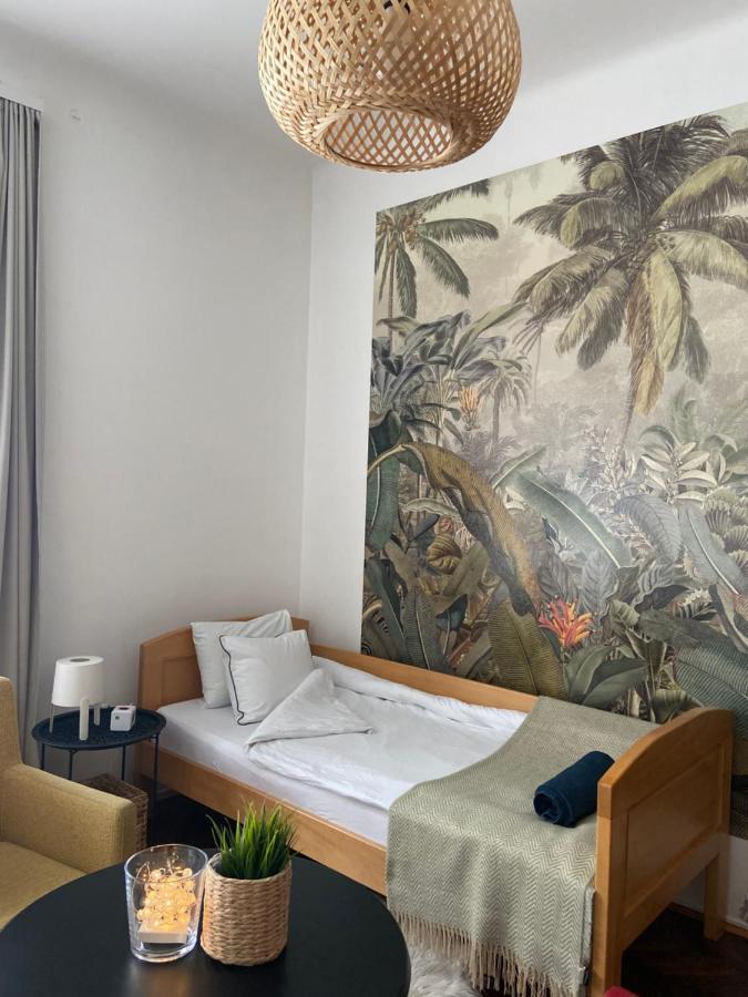 Flora Apartment *