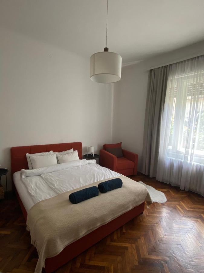 Flora Apartment *
